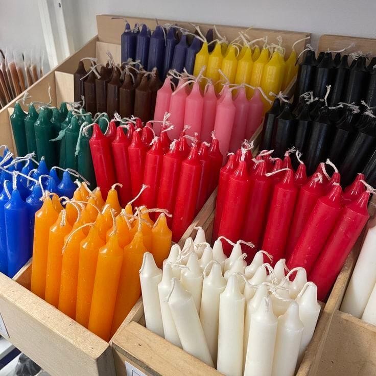 Bougies de couleur pour rituel